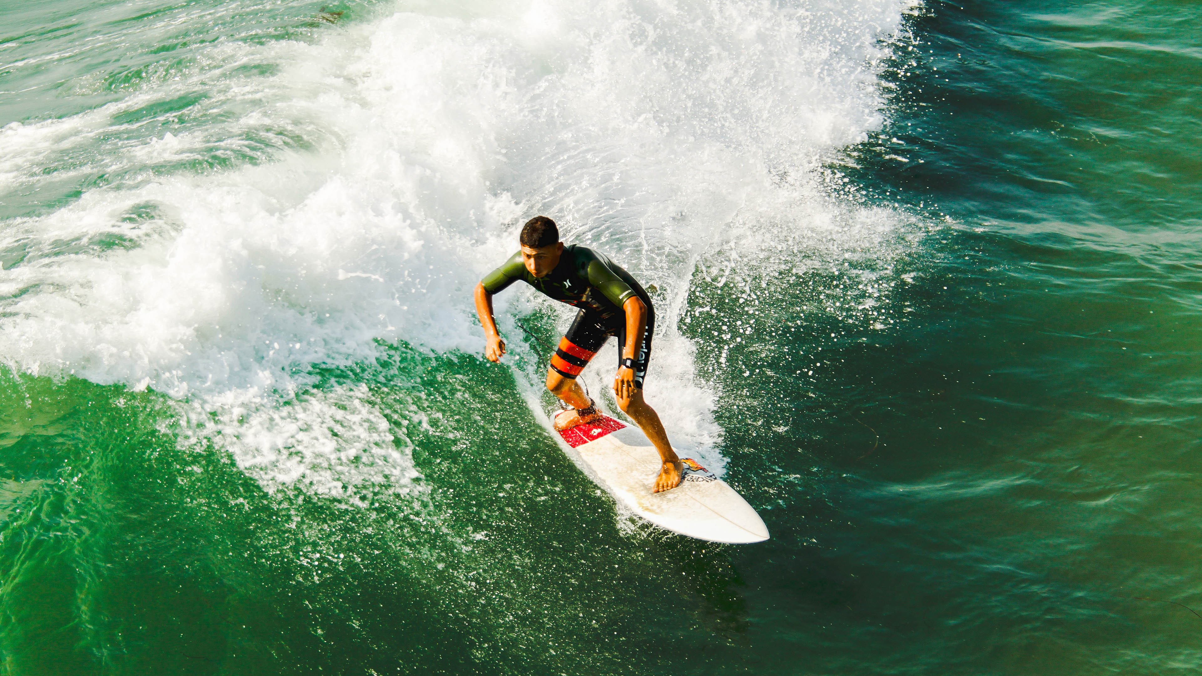 开云平台-苏亚雷斯，硬仗之王的利齿，如何撕碎荷兰战术对阿森纳的压制枷锁？  第2张